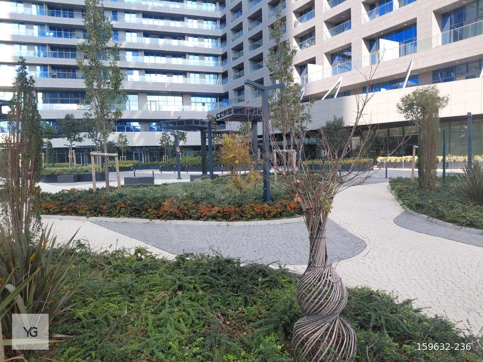 Ataşehir Modern.. Geniş 3+1 Balkonlu, Köşe Ara Kat. Satılık..
