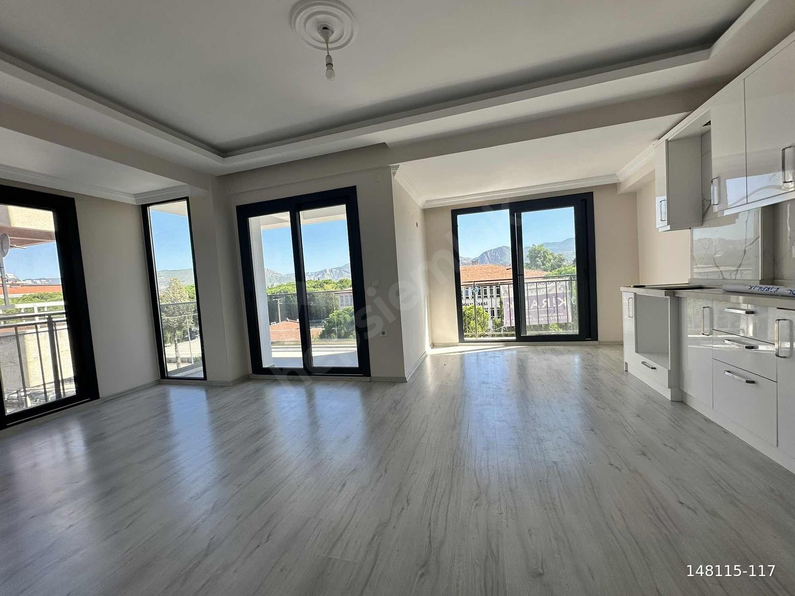 AYAZ'DAN CADDE ÜZERİ OFİS VE EV İÇİN UYGUN KİRALIK 2+1 DAİRE