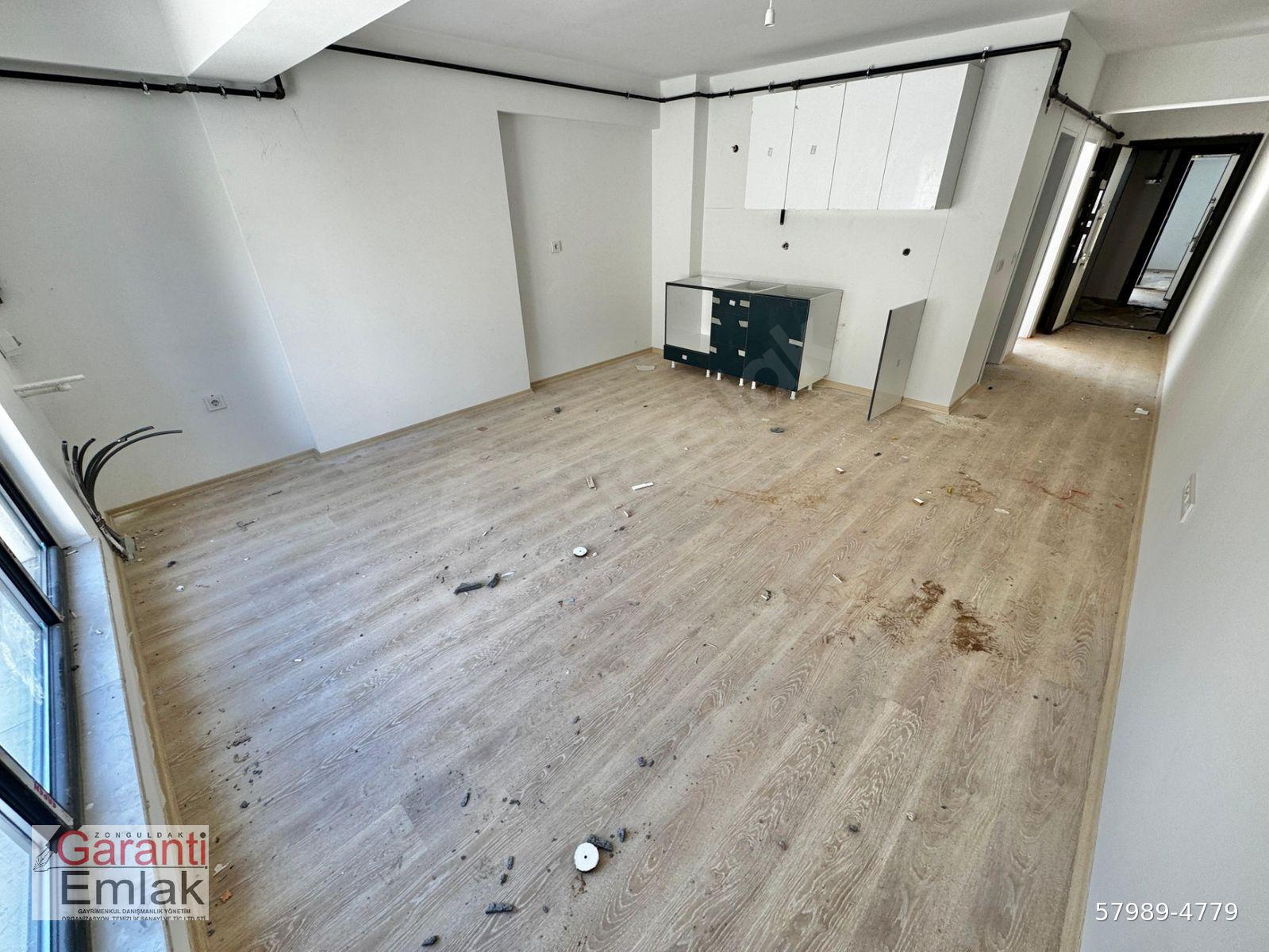 ZONGULDAK GARANTİ EMLAK'TAN ZBEÜ'YE YAKIN SIFIR, ÇİFT CEPHE, ARA KAT 1+1 SATILIK DAİRE
