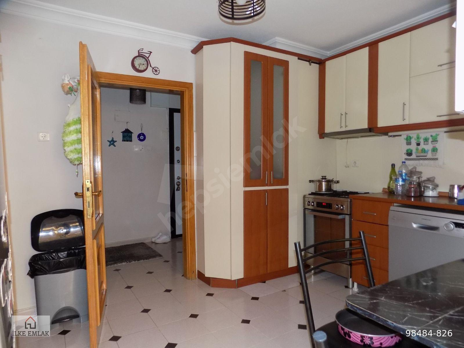 İLKE EMLAK'TAN DİNÇ SOKAK'TA 3+1 ARA KAT YAPILI BAĞIMSIZ KİRALIK DAİRE