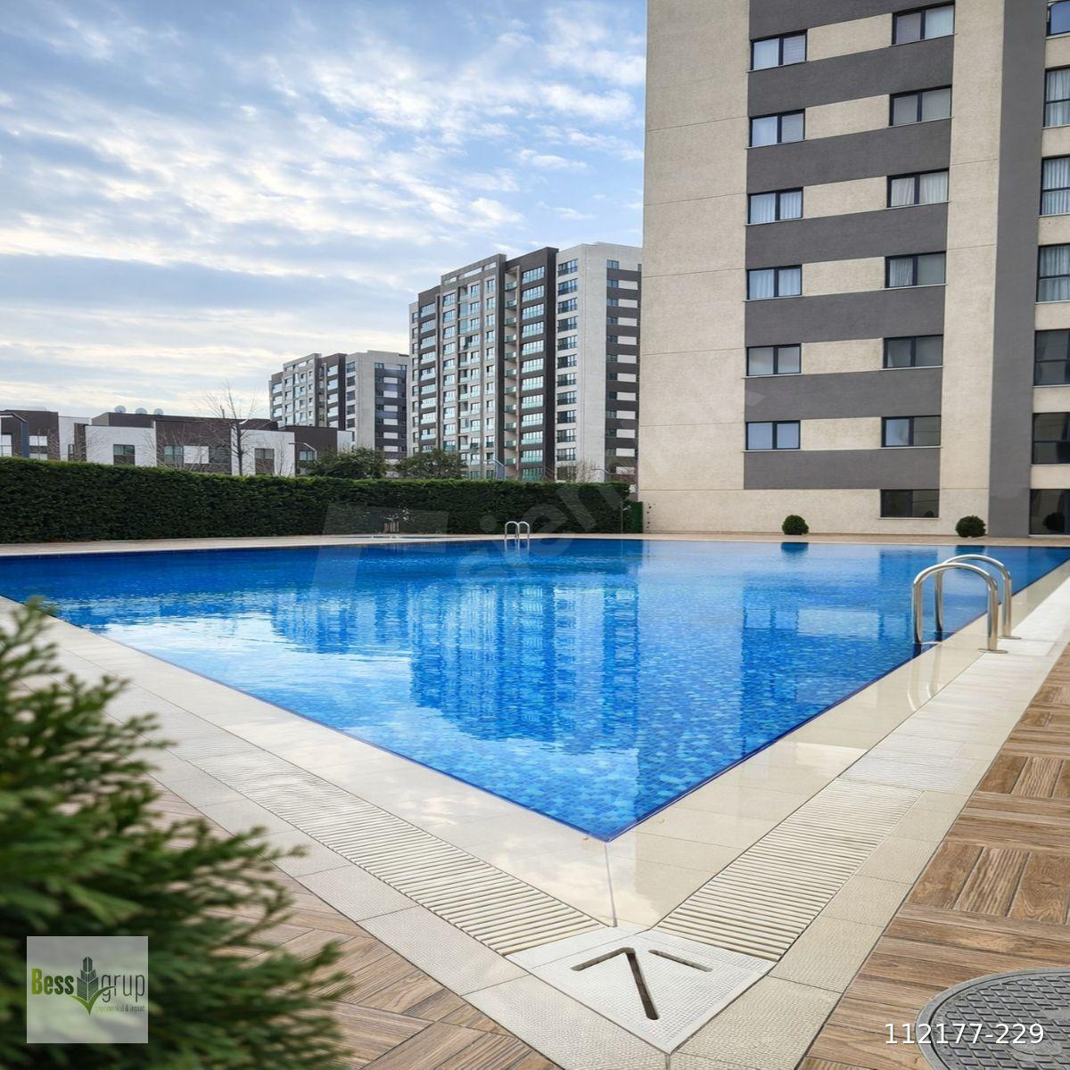 BEYLİKDÜZÜ VİRA İSTANBULDA HAVUZLU 2+1 ARA KAT SATILIK DAİRE
