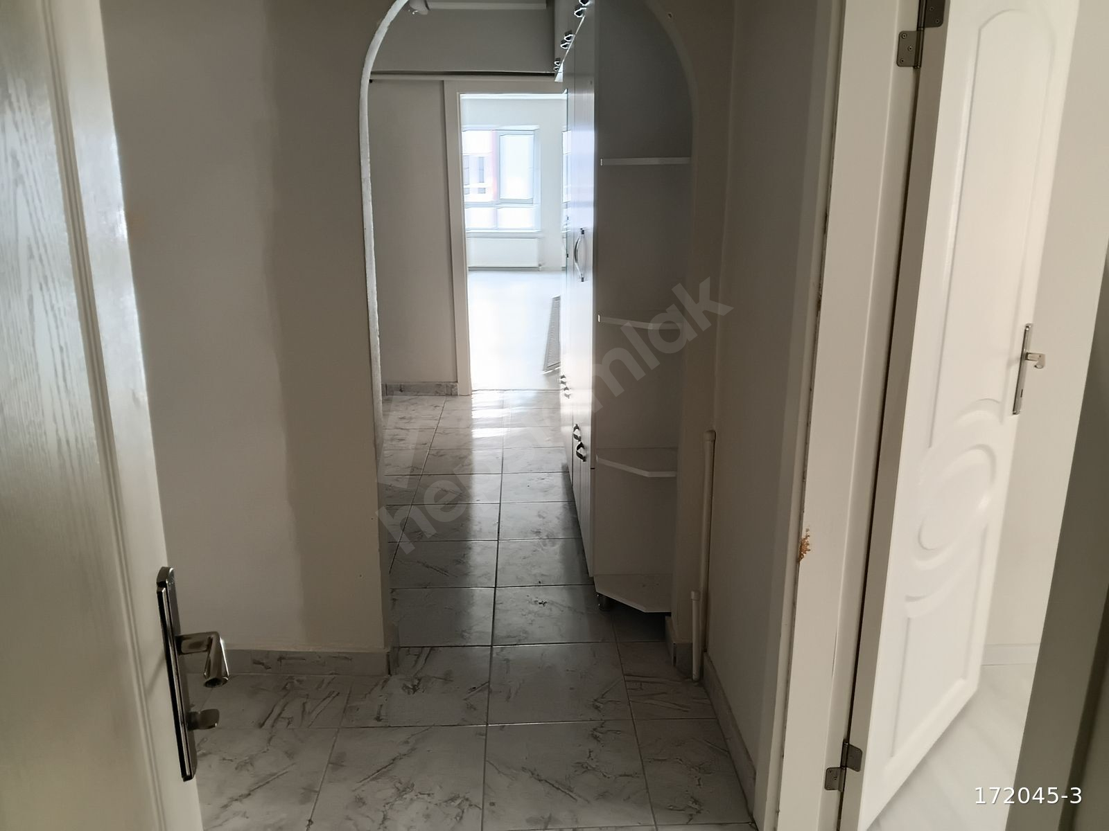SEYRAN KEMAH CADDESİNDE*3+1*KATTA*2 OKULA 100 M.DURAK YAKINI