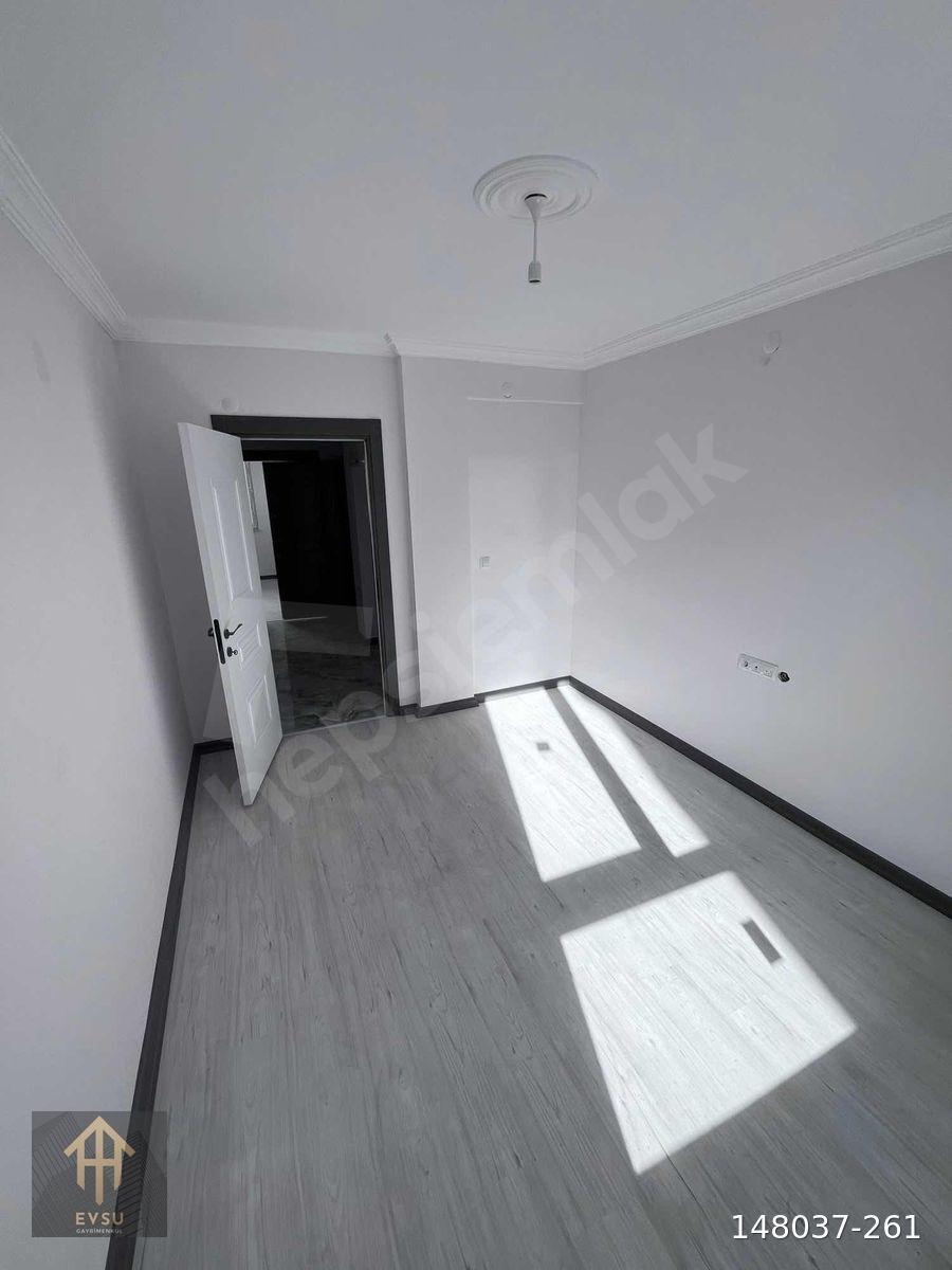 ÇAMLICA MAHALLESİ AY SOKAK BALKONLU SATILIK 2+0 DAİRE