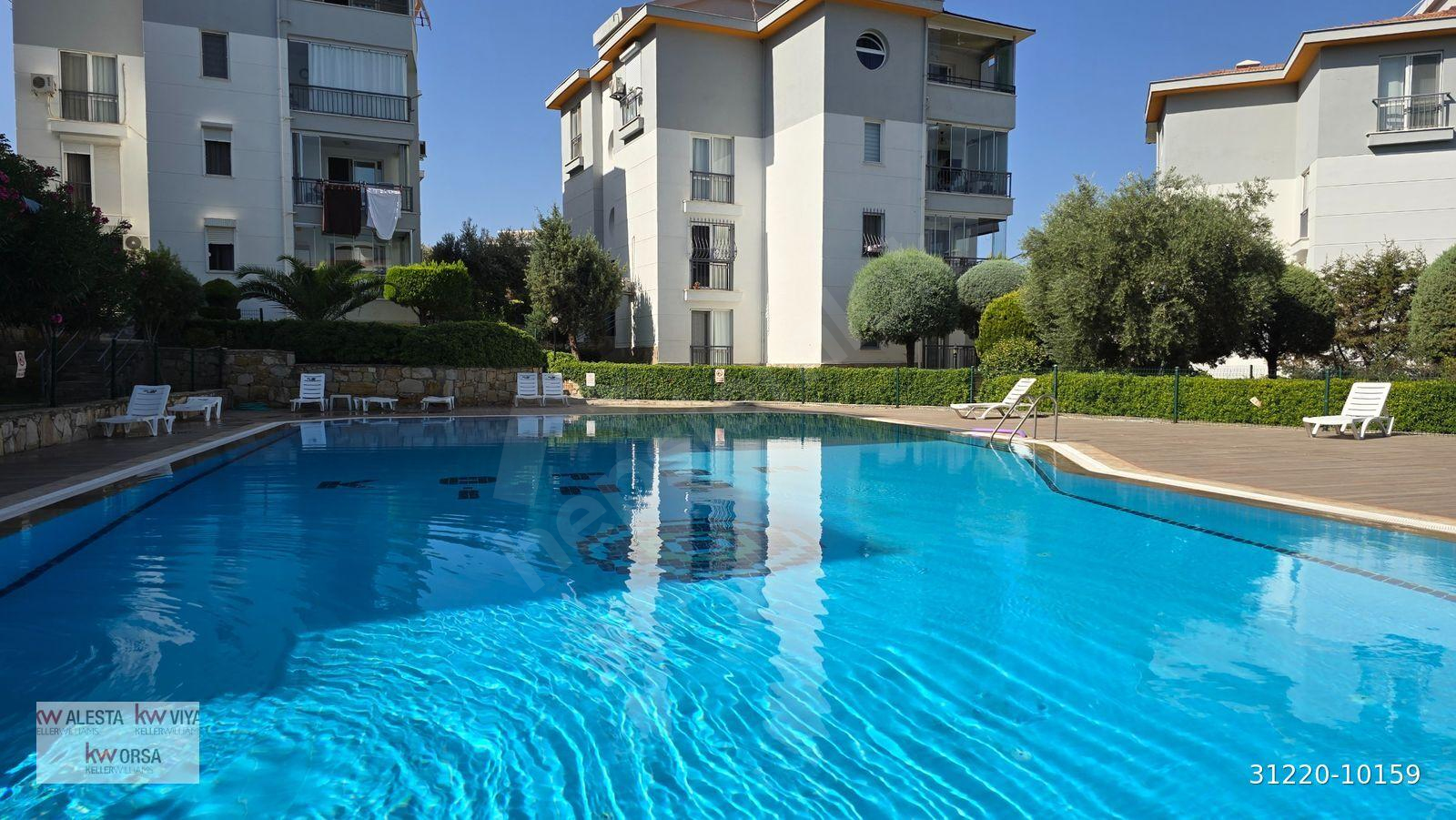 Kuşadası Marina'da Kesintisiz Deniz Manzaralı 67m² Teraslı 5+2
