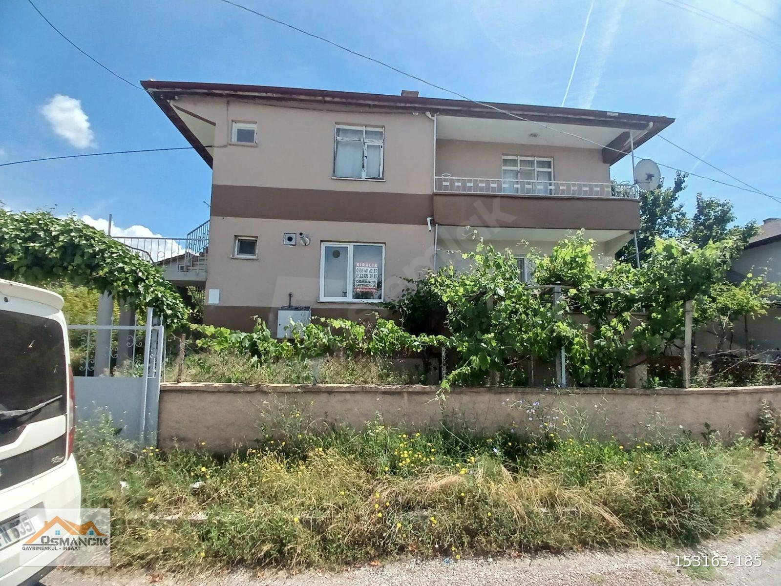 OSMANCIK KOYUNBABA MAHALLESİNDE MELİHA GÖBEL OKULUNA YAKIN BALKONLU GENİŞ 1.KAT.2+1