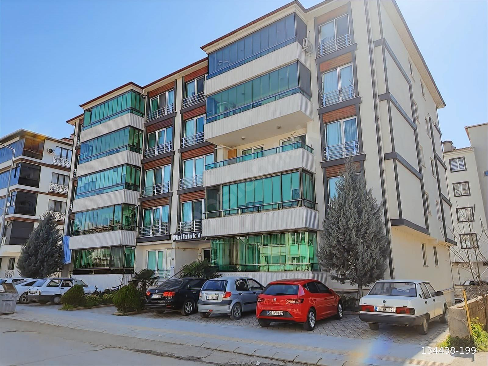 CUMHURİYET MAHALLESİ MUTLULUK APT.DA SATILIK 3+1 DAİRE