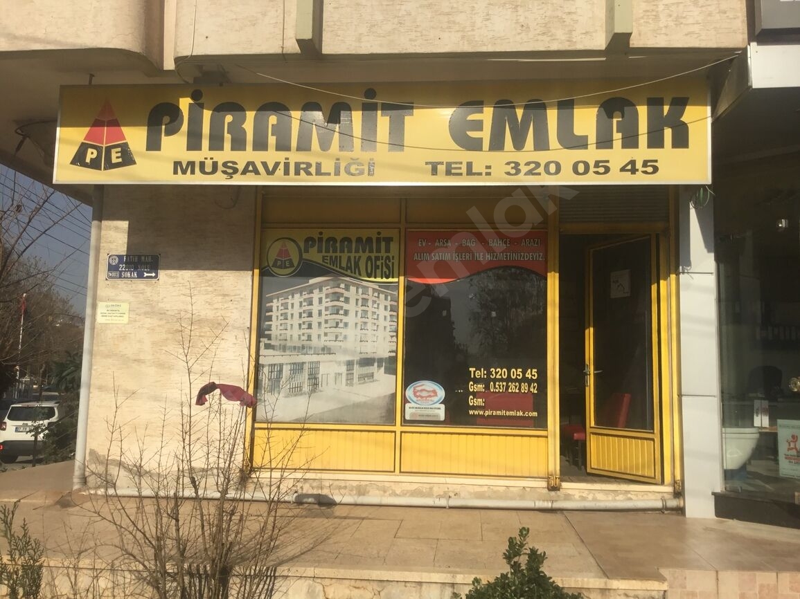 Piramit Emlak Ofisi