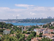 Çengelköy'de Boğaz manzaralı, 3+1, geniş ve ferah, büyük balkonlu, ara kat, daire.