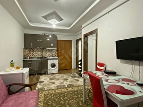 Kuş Kafesi Sokağında Satılık Eşyalı 1+1 Daire