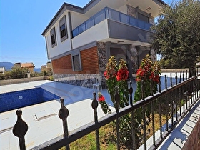 AKBÜKTE SATILIK TAM MÜSTAKİL VİLLA