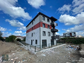 KARASUNUN GÖZDE MAHALLESİNDE ASANSÖRLÜ ARA KATTA 1+1 DAİRE