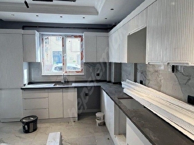 MERKEZİ KONUMDA SIFIR VE LÜKS BİNA DA SATILIK 2+1 DAİRE !