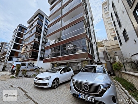 ATAKUMDA TRAMVAYA YAKIN 1+1 SANKİ BALKONUN DAİRESİ VAR
