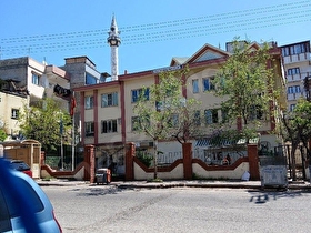 Boyno mah. Satlık 3 katlı 3er odalı müstakil