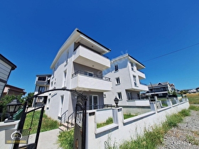 Saka Gayrimenkulden Sıfır müstakil 210 m2 arsa içerisinde 4+1