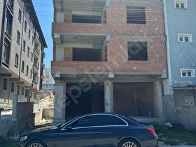 ** KAPAKLIDA KELEPİR 4 KATLI BİNA **