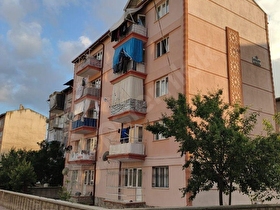 BİNKONUT MAHALLESİNDE İÇİ FUL YAPILI 2+1 SATILIK DAİRE