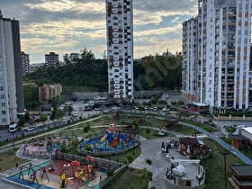 Temiz bakımlı Boyalı park manzaralı