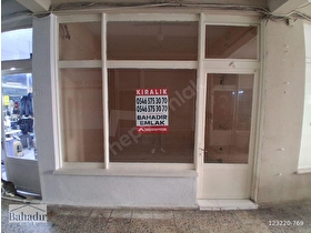BAHADIR EMLAKTAN MEYDANDA PASAJ İÇİ KİRALIK DÜKKANLAR