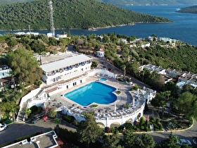 Boğaziçi Adabükünde Deniz Manzaralı Özel Plajlı Satılık Villa