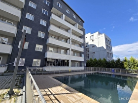 ÜSTÜNELDEN HAVUZLU SİTEDE ARAKAT KAT MÜLKİYETLİ SATILIK DAİRE