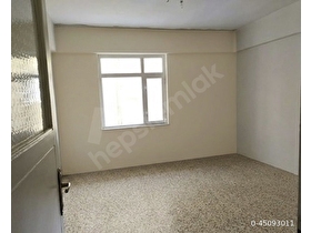 İzmir Konak Kiralık Daire Arakat Balkonlu Anacaddeye, Metroya Yakın