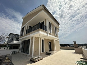 DİDİMDE 4+1 SIFIR DENİZE YAKIN MÜSTAKİL HAVUZLU OTOPARKLI VİLLA