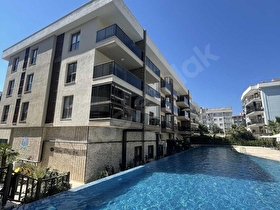 Kuşadası Değirmenderede 2+1 Havuz Cepheli Full Eşyalı Daire