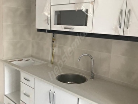 HÜRRİYET MAHALLESİNDE ARA KAT 2+1 ASANSÖRLÜ GENİŞ DAİRE