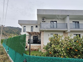 MİNE EMLAKTAN ORTACA YERBELENDE SATILIK HAVUZLU İKİZ VİLLA