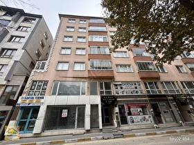 ÖZEVİMDEN ANA CADDE KENARINDA SATILIK GENİŞ BAKIMLI 2+1