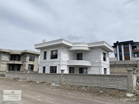Reşadiye Viyadükde Lüx Villa 700 m2 Arsa İçinde