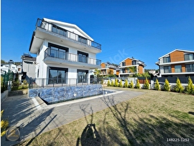 GoldHouse dan Satılık Kapanmaz Manzaralı, Havuzlu ve Geniş Bahçeli Lüks Villa