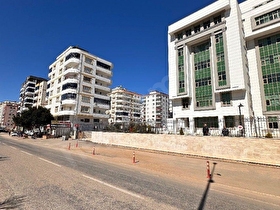 ÇEVRE YOLUNDA YENİ ADLİYE BİNASINA SIFIR 4+1 GENİS DAİRE