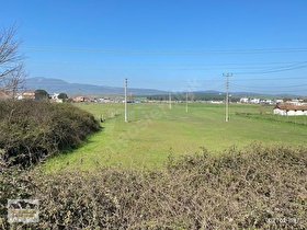 BALIKESİR GÖNENDE MERKEZİ KONUMDA İMARLI KÖŞE ARSA