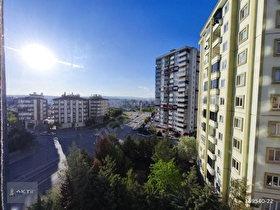 KARATAŞ MERKEZDE SİTE İÇİ BAKIMLI 3+1 DAİRE.