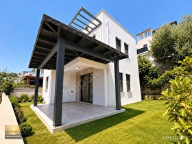 Denize Yakın Satılık Sıfır Dublex Villa - Özel Plajlı Sitede müstakil evde düz ayak konumda bulunmaz