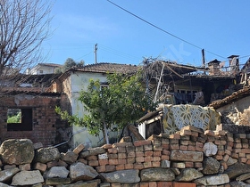 AYDIN EFELER GÖLHİSAR KÖYÜNDE 297 M2 ARSA İÇİNDE KÖY EVİ SATILIKTIR