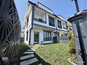 NİL EMLAKTAN EMSALSİZ 80 M2 BAHÇELİ DENİZ MANZARALI VİLLA