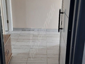 hastane yolunda yüksek giriş kat kiralık 3+1 daire