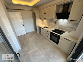 HİLLY HOTEL KARŞISI ANA CAD.ÜZERİ ÇİFT BALKONL ARAKAT BAKIML 2+1