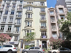 KONUT REALTY | Gümüşsuyunda Tarihi Binada 190 m² Satılık Daire