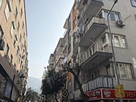 MANİSA ŞEHZADELER YARASANLARDA ÇARŞI MERKEZDE 3.KAT 2+1 DAİRE