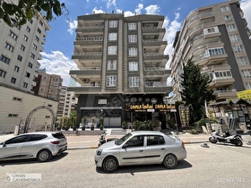 AKPIYARDA SATILIK CADDE ÜSTÜ MERKEZİ KONUMDA 3+1 SATILIK DAİRE