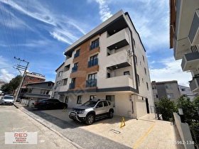 ÇAYIROVANIN MERKEZİ LOKASYONUNDA 3+1 GENİŞ DUBLEKS DAİRE.