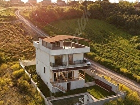 GARMİNDEN YALOVA AKKÖY DE  SATILIK TRİPLEX ULTRA HAVUZLU MÜSTAKİL VİLLA