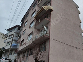 İZMİT 🍀 ÇARŞI MERKEZ DE KENDİNE AİT ÖZEL  BAHÇESİ MEVCUT 2+1  SATILIK DAİRE
