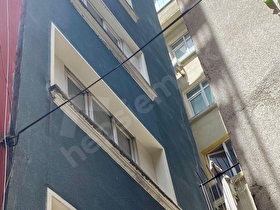 BEYOĞLU İSTİKLAL ÜZERİNDE KELEPİR BİNA