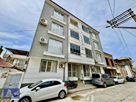 AVCIDAN TEK YETKİ- ÜST KAT ÖN CEPHE 2+1 AYRI MUTFAK ÇİFT BANYO