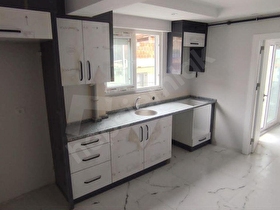 İLBADI MAHALLESİNDE 3 KATLI BİNANIN 2. ARA KATI BALKONLU YERDEN ISITMALI 75 m2 fiyat: 2.250.000 tl
